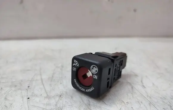 Passenger airbag on/off switch