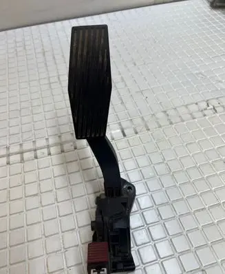Opel Insignia A Accelerator throttle pedal 6PV00976500 06052009 13237352