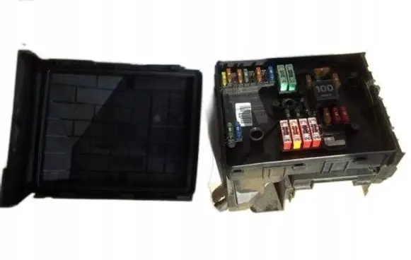 Audi A3 S3 8P Fuse module