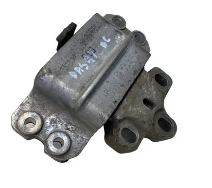 Volkswagen PASSAT B6 Engine mount bracket 3C0199555