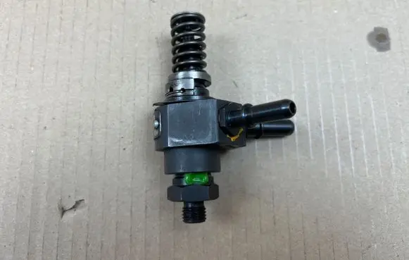 Ligier JS 50 Fuel injection high pressure pump 0414651999