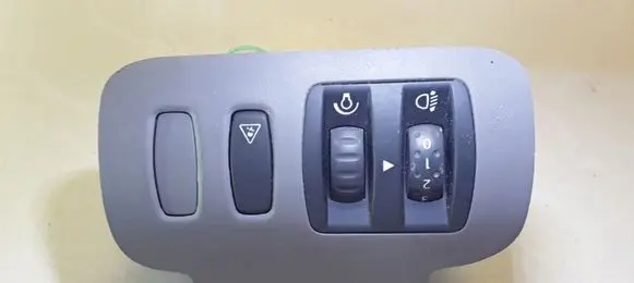 Renault Scenic II - Grand scenic II Headlight level height control switch 8200140985 8200140984