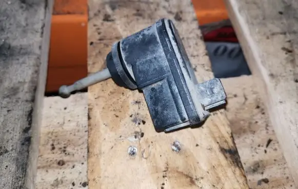 Headlight level adjustment motor