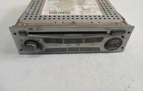 Mitsubishi Grandis Radio/CD/DVD/GPS head unit M7313492