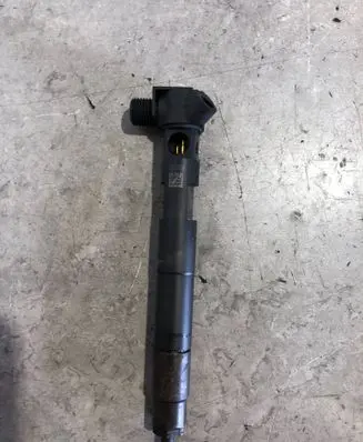 Mercedes-Benz CLA C117 X117 W117 Fuel injector A6510702387