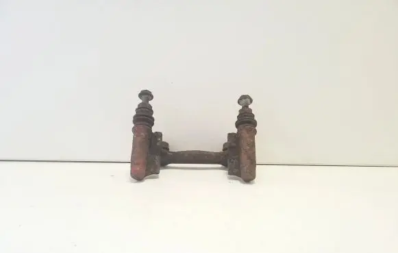 Volkswagen PASSAT B5 Brake caliper pad carrier rear 
