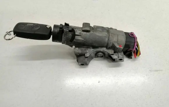Audi A4 S4 B5 8D Ignition lock 4B09058561B