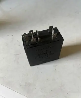 Volkswagen PASSAT B6 Other relay 8D0907701A D15502