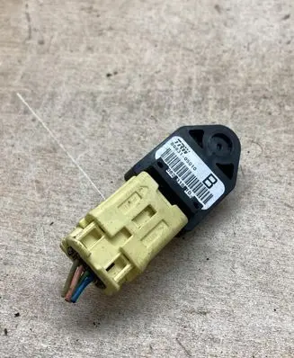 Toyota Avensis T250 Airbag deployment crash/impact sensor 8983105010 062531681D