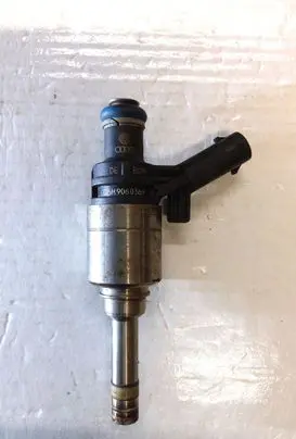 Audi A3 S3 8P Fuel injector 06H906036F