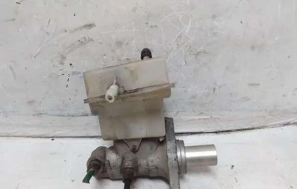 Master brake cylinder