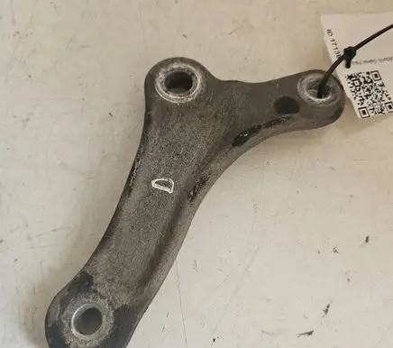 BMW 5 E60 E61 Sway bar bush bracket, front 6758