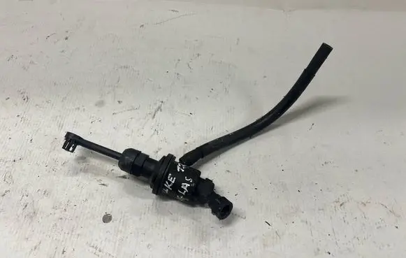 Nissan Juke I F15 Clutch master cylinder 306101U60A