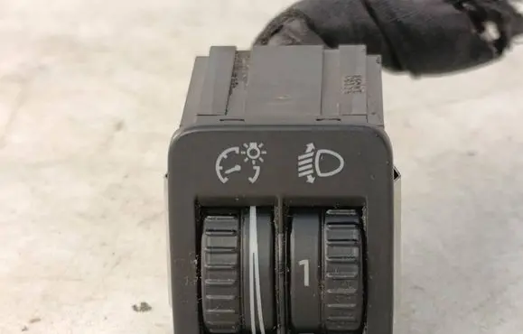 Volkswagen PASSAT B7 Headlight level height control switch 3AA941333