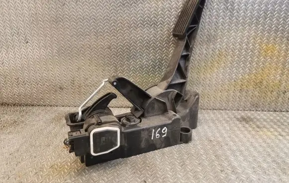 Mercedes-Benz A W169 Accelerator throttle pedal 1693000204