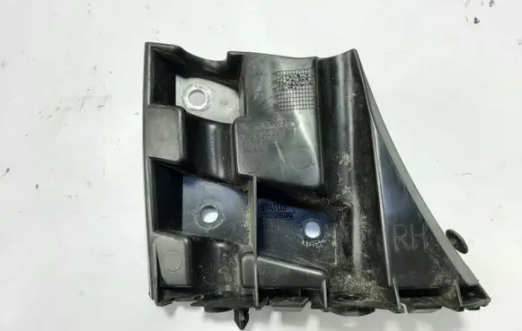Volvo V40 Front bumper mounting bracket 31425111