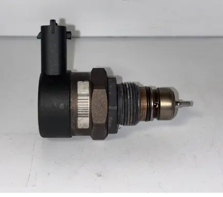 Volvo XC70 Fuel pressure sensor 0281002712