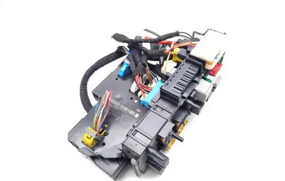 Mercedes-Benz E A207 Fuse module 2129000023 2129015205 2129020008