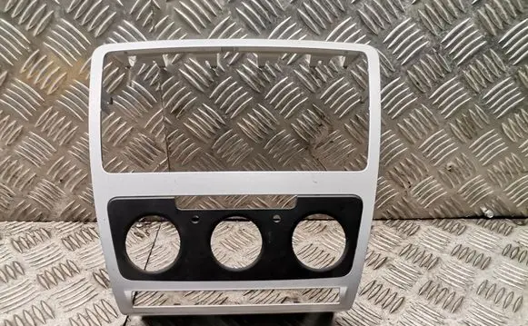 Skoda Octavia Mk2 (1Z) Radio/GPS head unit trim 1z0521018001