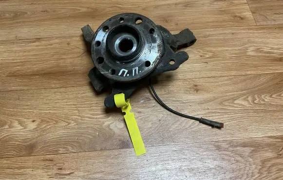 Opel Zafira B Front wheel hub