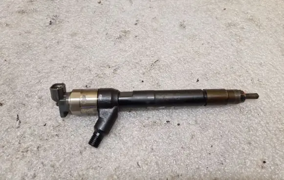 Opel Astra K Fuel injector 55585167 06T00594