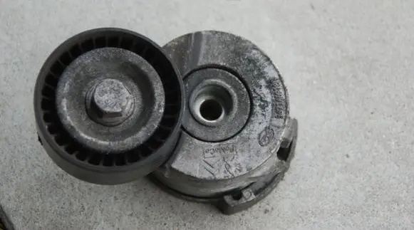 Citroen DS5 Generator/alternator belt tensioner 160KM