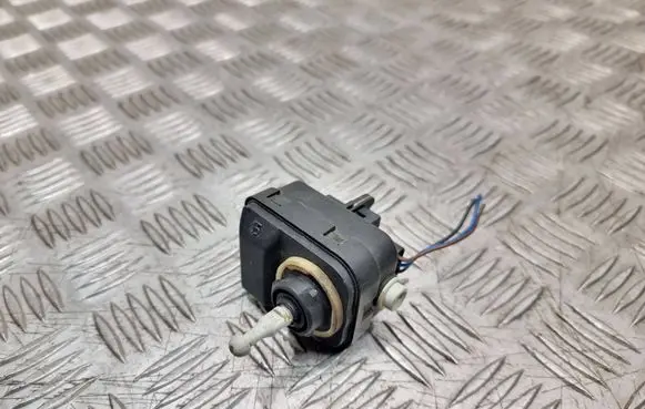 Nissan Note (E11) Headlight level adjustment motor 89028944