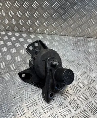 Hyundai Santa Fe Engine mount bracket M03S1200