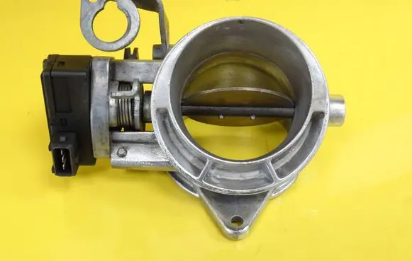 BMW 5 E39 Throttle body valve 13631703562
