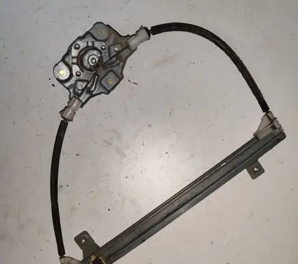 Rear door manual window regulator