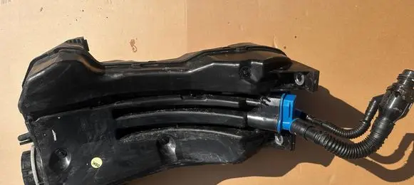 Audi Q7 4M AdBlue liquid reservoir 4M0131878BF