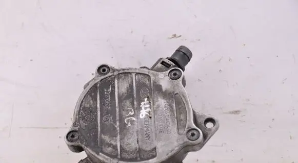 Volkswagen PASSAT B6 Vacuum pump 06D145100E