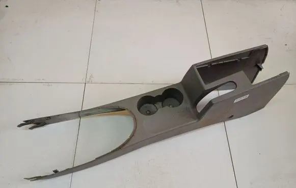 Volkswagen Touran I Other interior part 1T0863679C