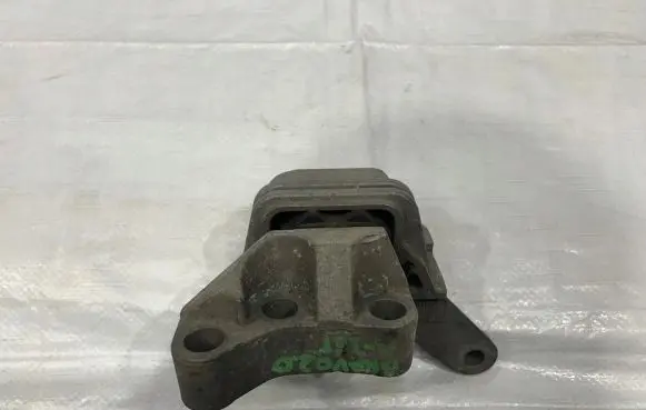 Fiat Bravo Engine mount bracket