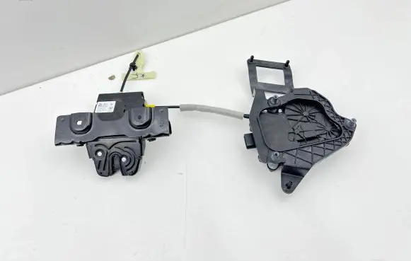 Loading door lock
