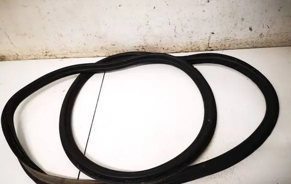 Volkswagen PASSAT B6 Trunk rubber seal (body)