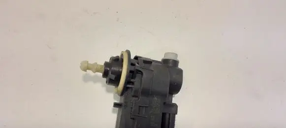 Volvo XC60 Headlight level adjustment motor 90005925