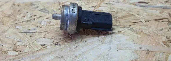 Renault Megane III Coolant temperature sensor 8200766043 2690431