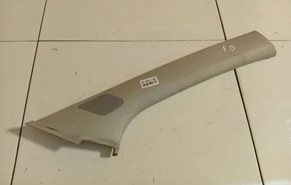 Volkswagen Polo IV 9N3 (C) pillar trim 6q0867234G