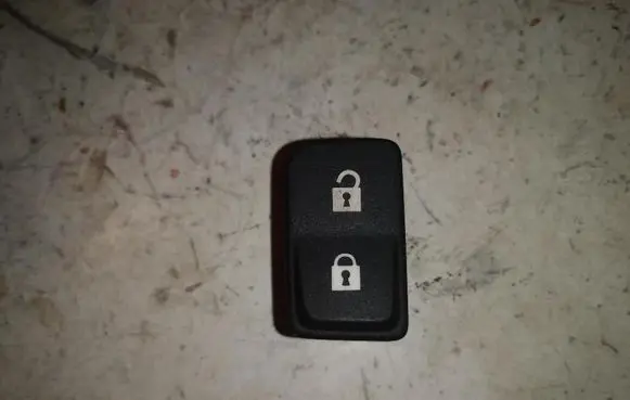 BMW 7 E65 E66 Central locking switch button 65832