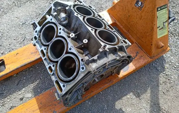 Ford Explorer Engine block RF-AT4E6015C