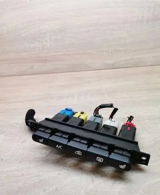 Hyundai Santa Fe Seat heating switch T0921 007130