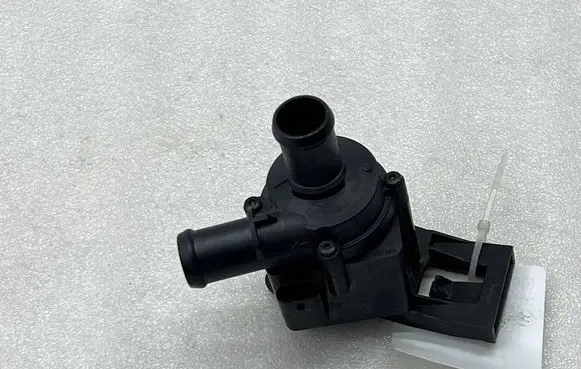 Audi A5 Electric auxiliary coolant/water pump 06H121601P