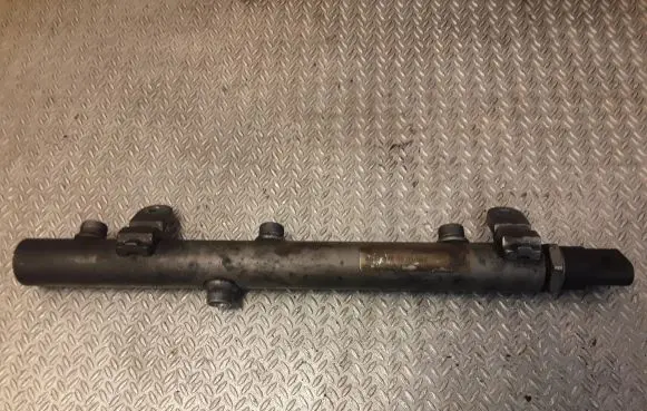 Mercedes-Benz E W211 Fuel main line pipe 6420700695 A6420700695