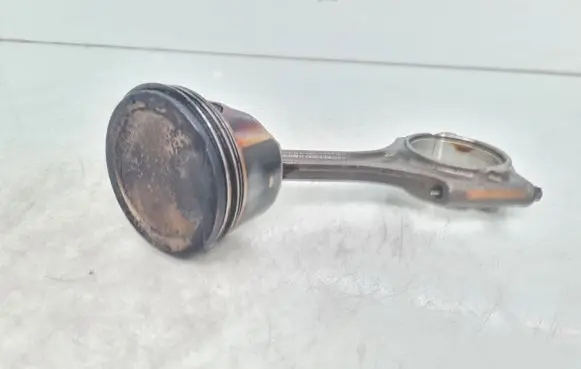 Volvo XC70 Piston with connecting rod