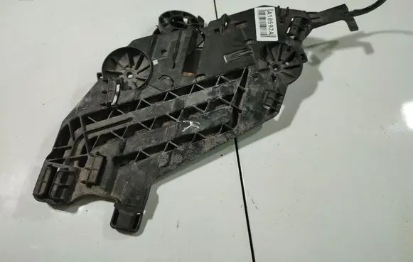 Skoda Octavia Mk2 (1Z) Battery bracket 1117035201 11170352-01