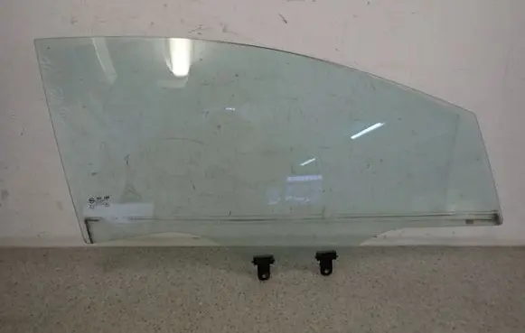 KIA Rio Sliding door window/glass 