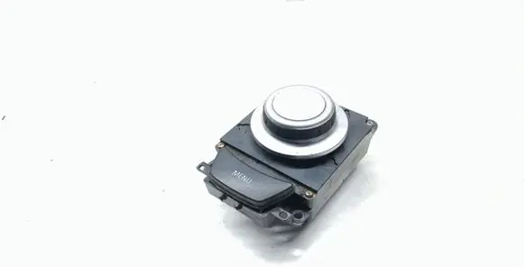 Head unit multimedia control