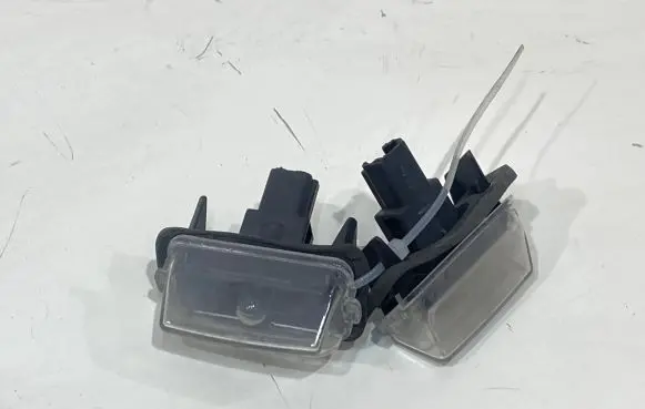 Toyota Avensis T270 Number plate light PBTGF20
