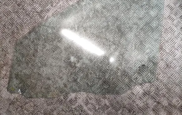 Hyundai Santa Fe Front door window glass four-door 43R000382 E000008